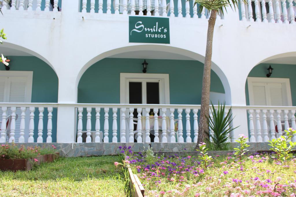 Smile'S Studios Planos Exterior foto