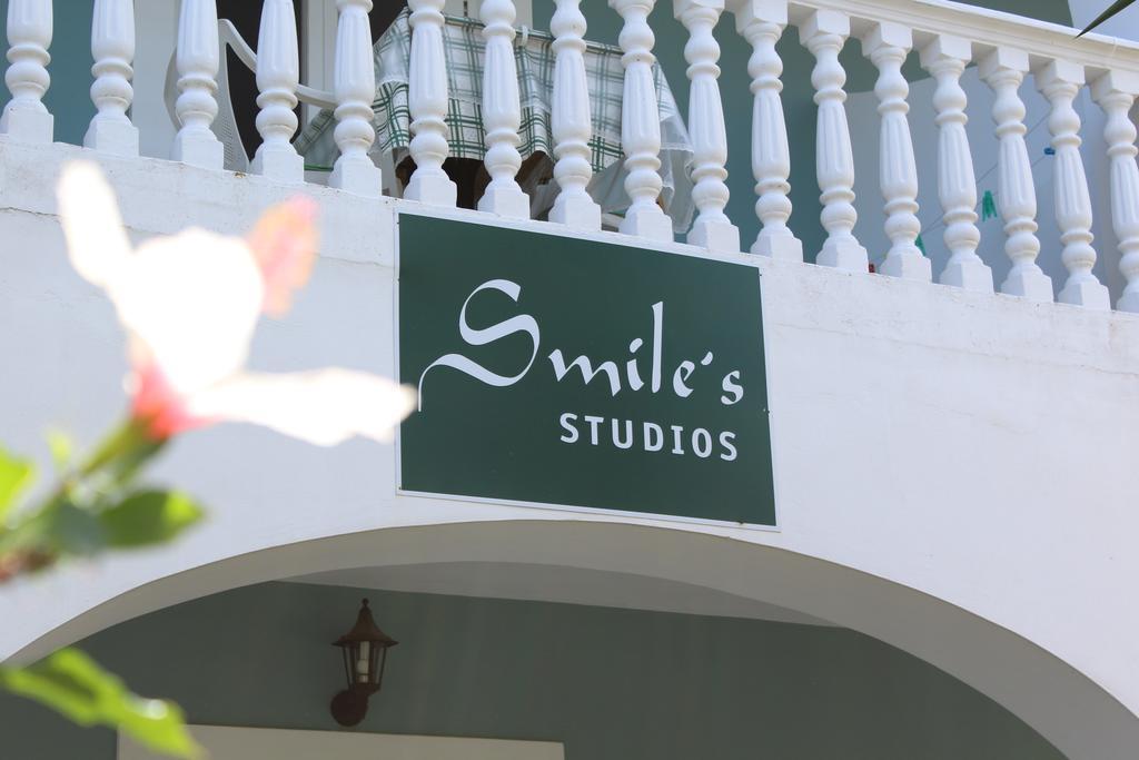 Smile'S Studios Planos Exterior foto